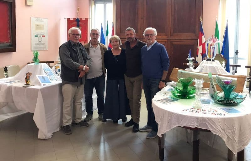 FELETTO - Sculture di vetro in mostra nella sala consiglio del municipio - FOTO