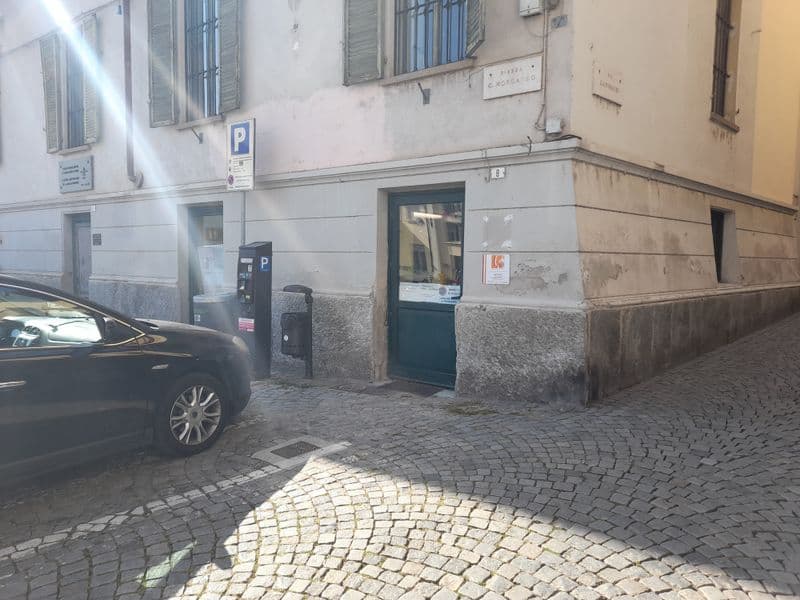 CUORGNE' - Blocca col furgone l'ingresso della «Casa delle donne» e dopo la multa insulta e minaccia una volontaria