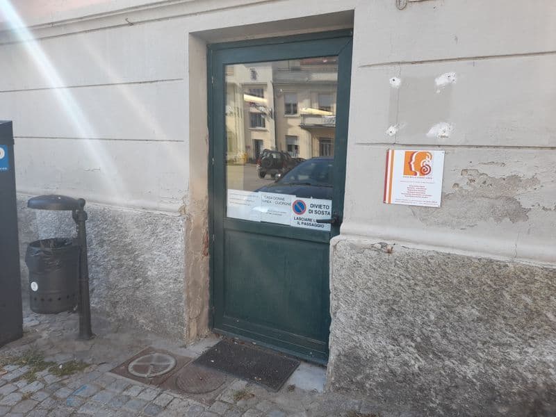 CUORGNE' - Volontaria insultata e minacciata, il Comune condanna l'aggressione: «Ma la polizia locale ha fatto tutto il possibile»