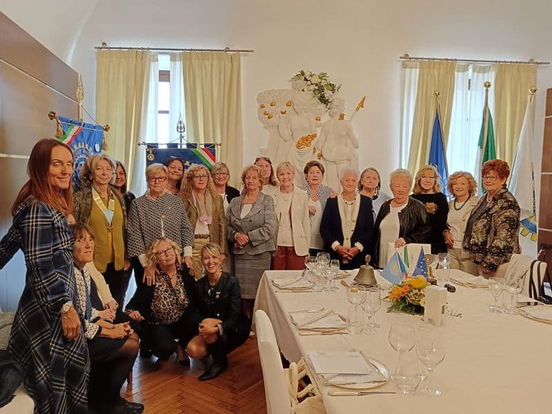 CASTELLAMONTE - I club Inner Wheel e la governatrice del distretto 204 Italia - FOTO
