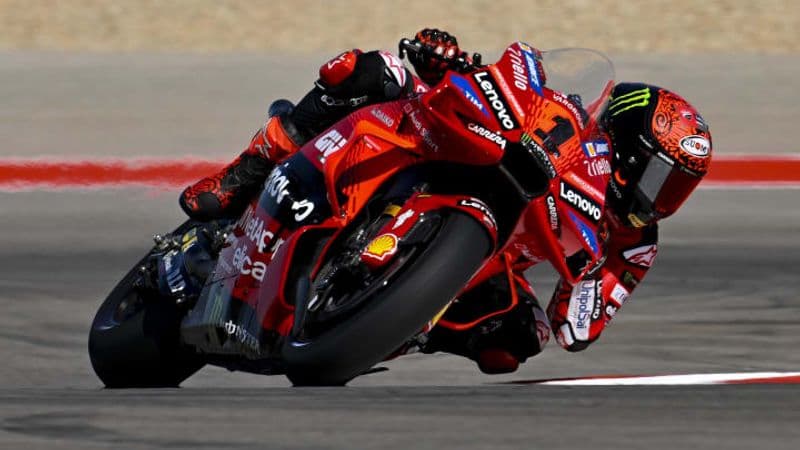 CHIVASSO - Moto Gp, gran premio dell'Emilia Romagna: Bagnaia cade e scivola a meno 24 da Martin