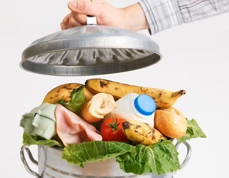 FOOD - Gli italiani sprecano 3 pasti a settimana, 47 giorni di spesa all'anno