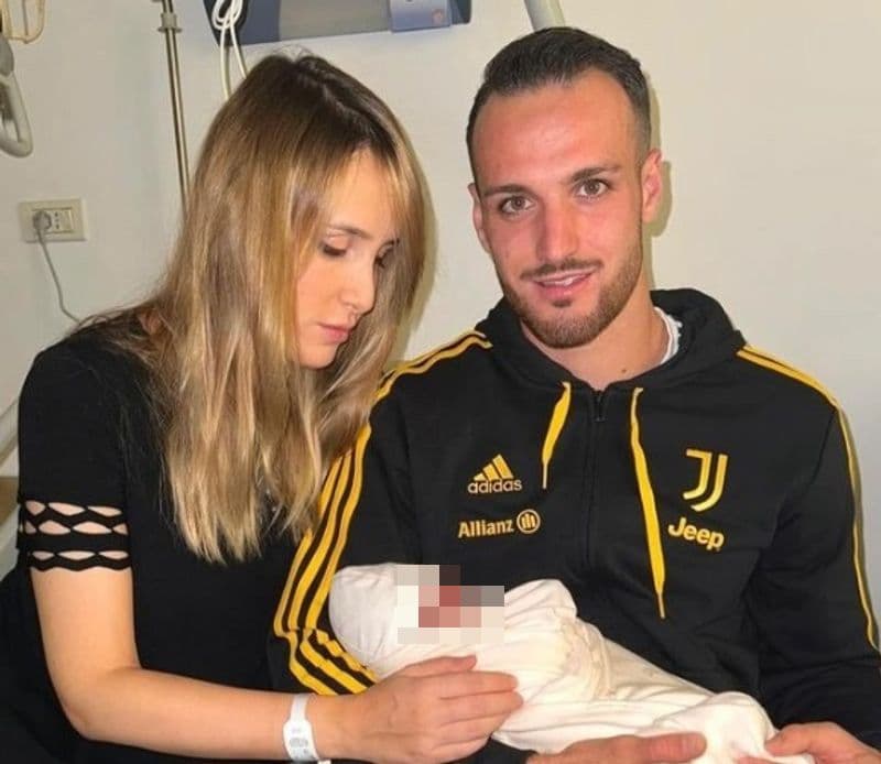 RIVAROLO CANAVESE - Fiocco rosa in casa Gatti: il calciatore della Juventus e della nazionale è diventato papà