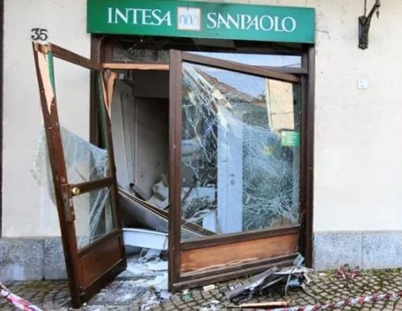 RIVAROSSA - Bancomat saltato in aria, ci vorranno ancora due mesi per il ripristino dello sportello automatico