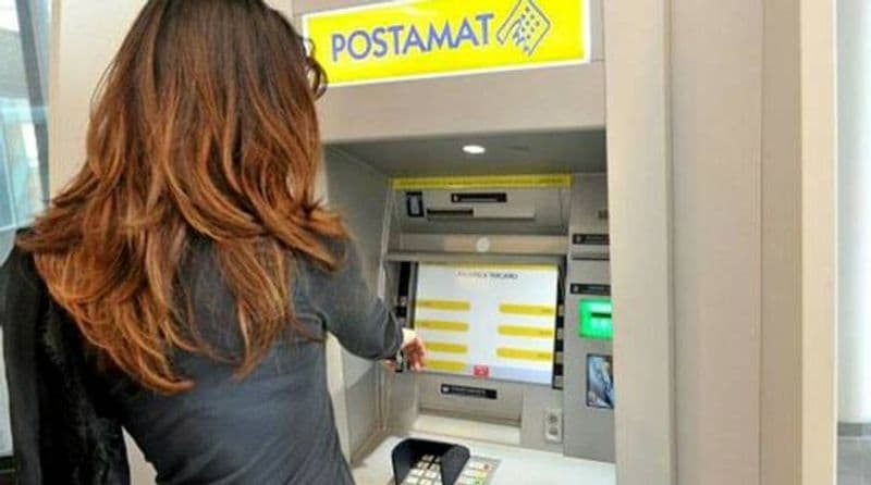 CALUSO - Sportello bancomat delle Poste rotto da mesi, piovono lamentele