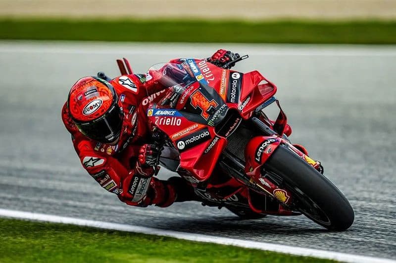 MOTO GP - Bagnaia vince la sprint race in Giappone e si avvicina a Martin: 15 punti da recuperare