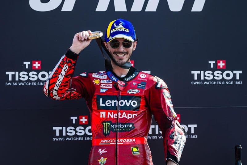 MOTO GP - Pecco Bagnaia trionfa ancora in Giappone e vola a meno 10 da Martin