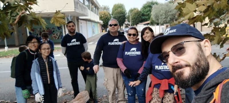 SAN GIUSTO CANAVESE - Plastic Free, volontari portano via la spazzatura - FOTO