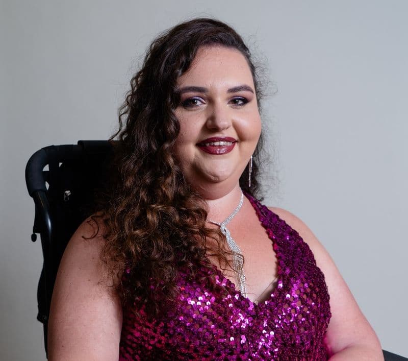 CASTELLAMONTE - La creativa e make-up artist, Sarah Camerlo, candidata al Premio Ispirazione Donna 2024