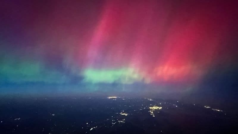 CANAVESE - L'aurora boreale ha illuminato il cielo di colori - FOTO