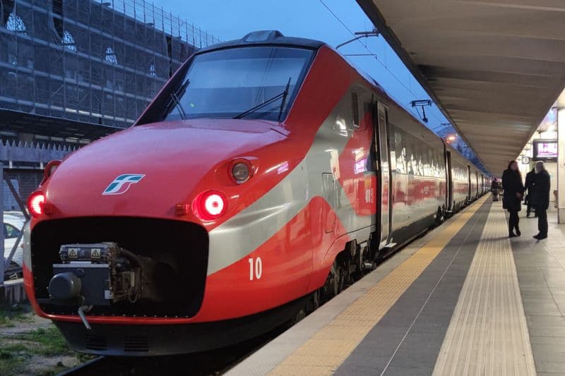 UOMO SOTTO UN TRENO A TORINO STURA - Circolazione ferroviaria bloccata in tutta la zona nord