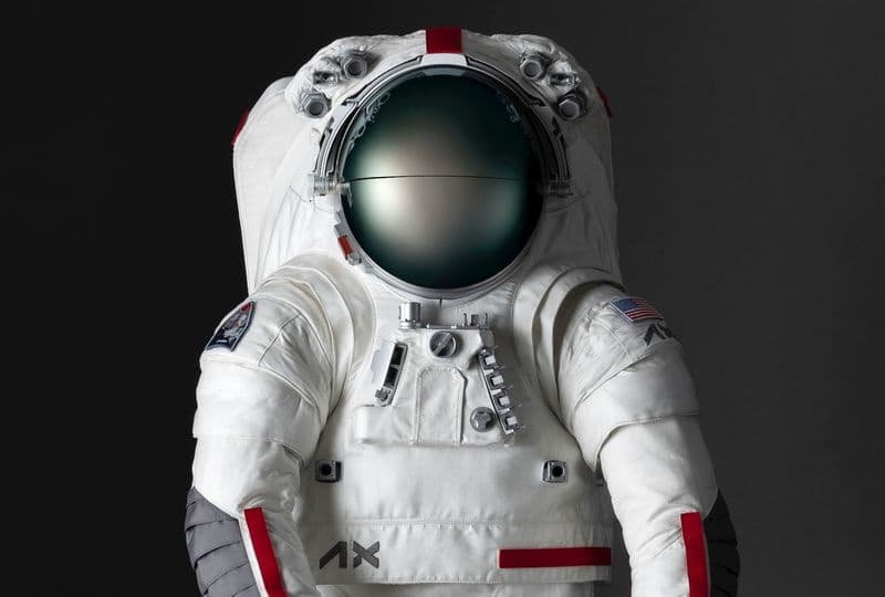 SPACE - Sulla Luna con le tute griffate «Prada»