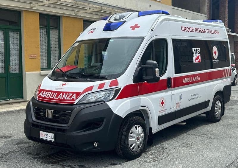 CHIVASSO - Incidente in via Caduti: ragazzino in bici investito da un'auto