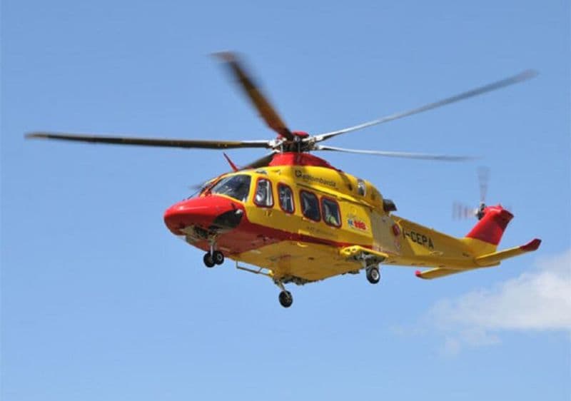 CALUSO-MAZZE' - Moto contro trattore, pauroso incidente sulla provinciale: 18enne centauro elitrasportato al Cto