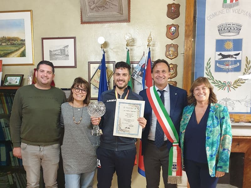 VOLPIANO - Il campione del mondo di biliardo Andrea Ragonesi festeggiato in municipio