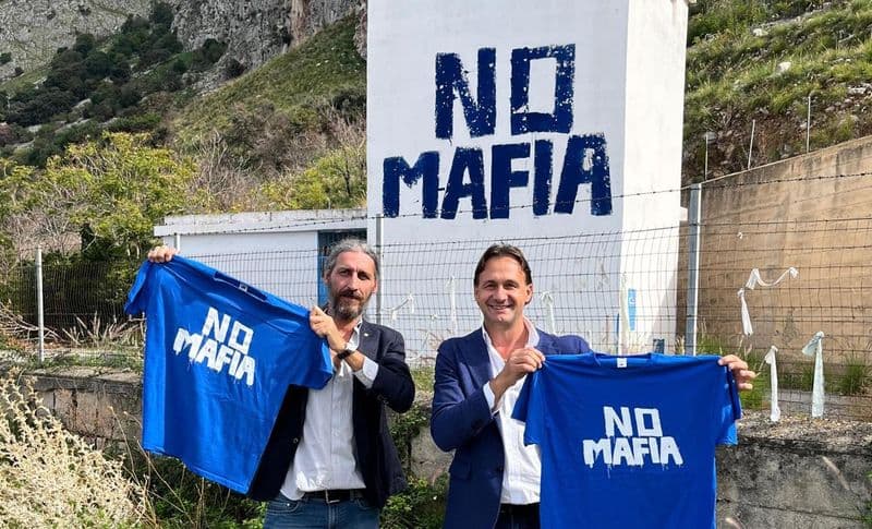 VOLPIANO - Una delegazione della città a Capaci per dire «No alla Mafia»
