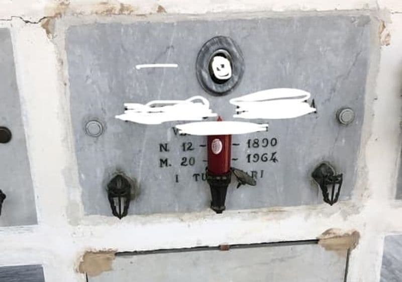 BAIRO - Ladri in azione al cimitero: rubati una ventina di vasi portafiori dalle tombe