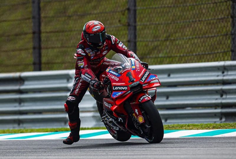 CHIVASSO - Moto Gp, Pecco Bagnaia cade nella sprint in Malesia: Martin scappa a +29