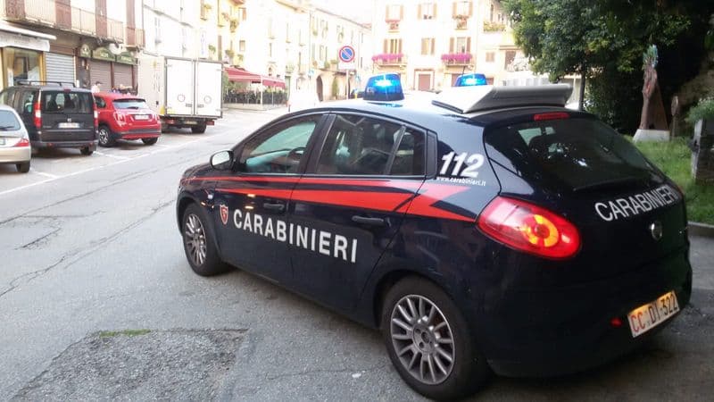 CASTELLAMONTE - La lite finisce nel sangue, coinquilino colpito da una coltellata