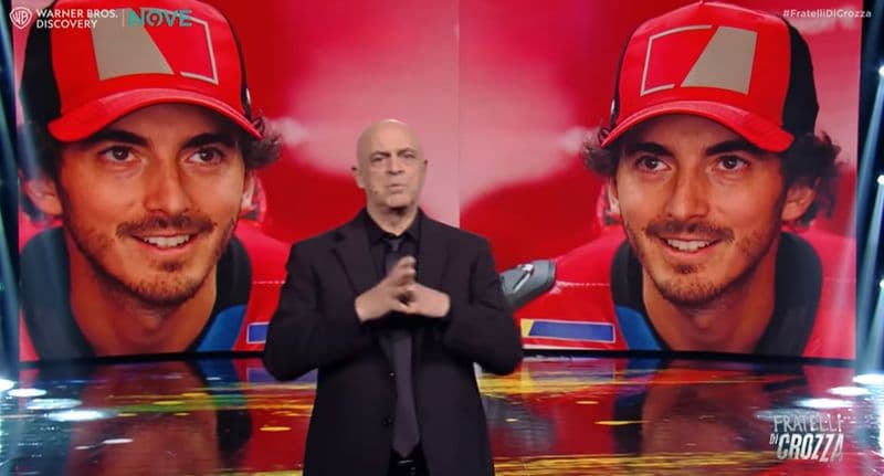 CHIVASSO - Crozza esalta Pecco Bagnaia in tv: «Un mito come sportivo e contribuente: lui paga le tasse in Italia»