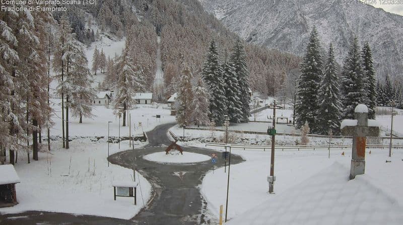 PRIMA NEVE SUL CANAVESE - Imbiancate le montagne, fiocchi di neve sulle case di Ceresole, Noasca e Piamprato Soana - FOTO
