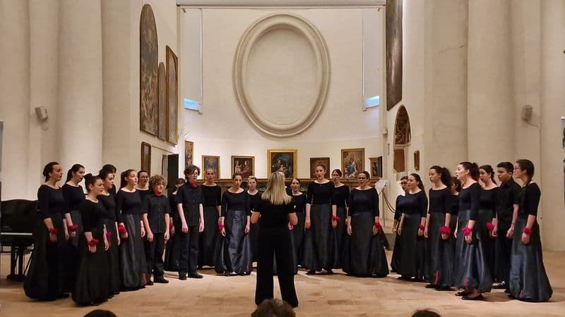 IVREA - Ugi, concerto del coro Artemusica per la pediatria dell'ospedale