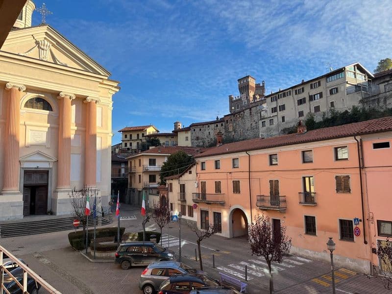 PAVONE CANAVESE - L'ex biblioteca comunale e foresteria va all'asta per 160 mila euro