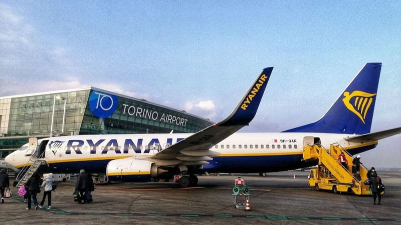 CASELLE - Turbolenze e guasto tecnico sul volo da Torino a Lamezia: apprensione e panico a bordo