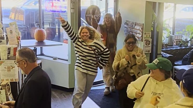 CURIOSITA' - «Dance-for-coffee», l'idea di un bar americano