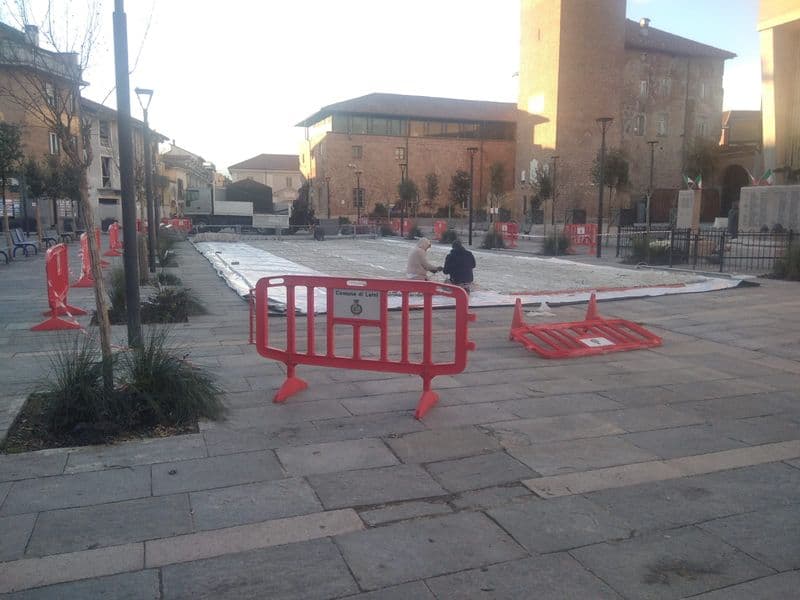 LEINI - Pista di pattinaggio sul ghiaccio in piazza Vittorio Emanuele