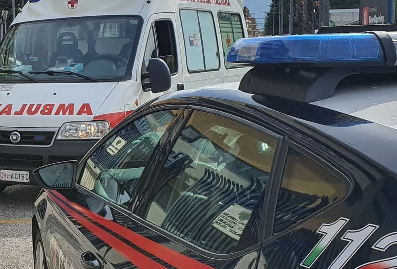 CHIVASSO - Non esce di casa da oltre 10 anni: anziana trovata insieme al figlio circondata da rifiuti e degrado