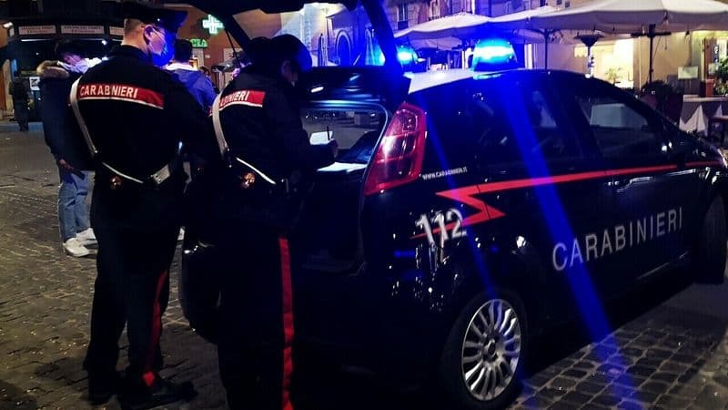 CHIVASSO - Controlli in zona stazione: 19enne beccato alla guida senza patente, tre persone segnalate per droga