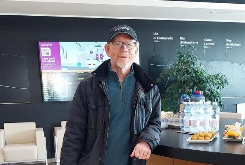 CASELLE - Il premio Oscar Ron Howard avvistato in aeroporto