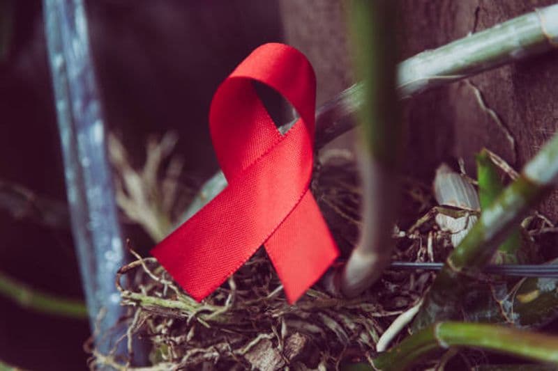 In piedi davanti ad una Donna!