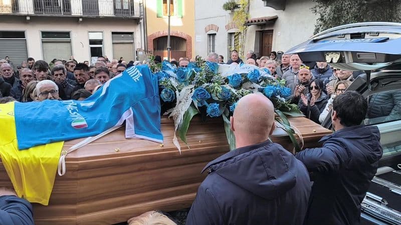RIVAROLO CANAVESE - Una folla immensa per l'ultimo saluto a Carmine Donnarumma, «only the sky» - FOTO e VIDEO