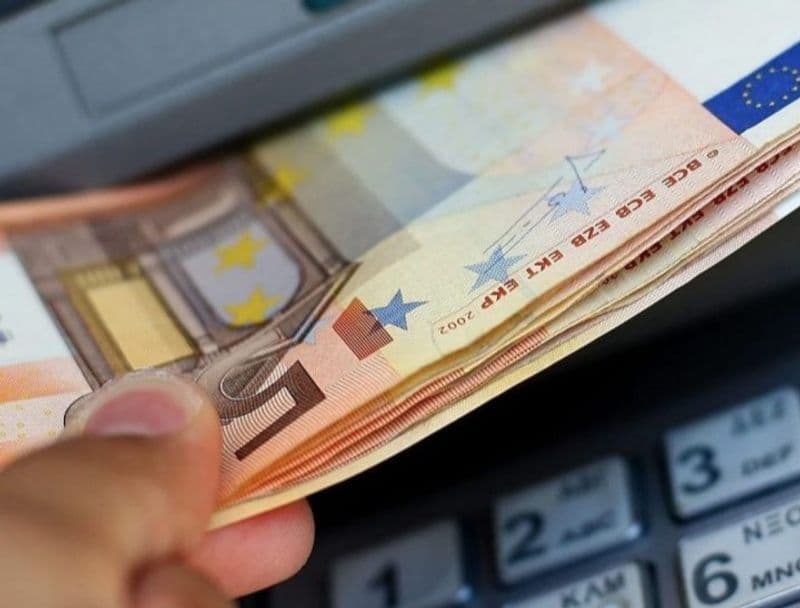 IVREA - Il falso assicuratore e le polizze vita inesistenti: una truffa da centinaia di migliaia di euro