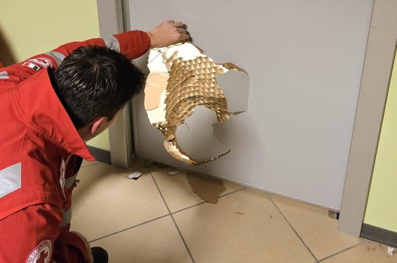 LEINI - Vandali senza cervello danneggiano la sede della croce rossa