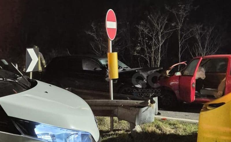 SCONTRO FRONTALE A VOLPIANO - Tragico bilancio: una donna morta e due feriti - FOTO