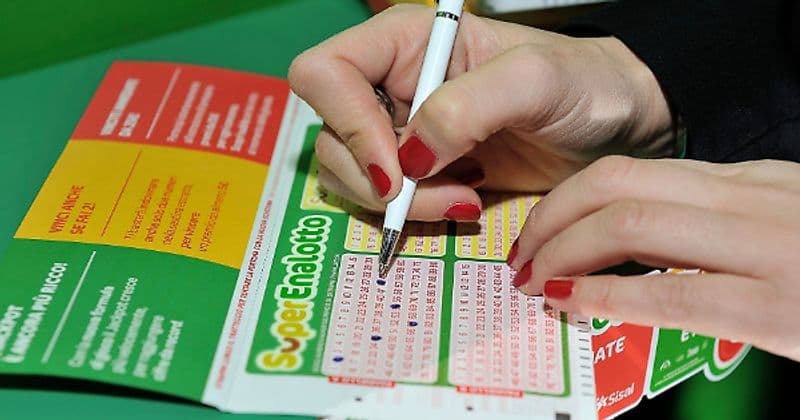 PAVONE CANAVESE - Maxi vincita al SuperEnalotto: quasi 600 mila euro con una schedina. Caccia al fortunato vincitore