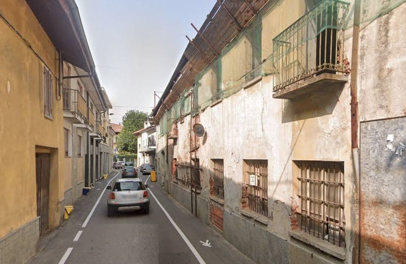 CASTELLAMONTE - Addio all'ex pensionato di via Botta: al suo posto una piazza con posti auto