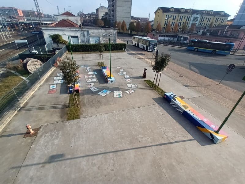 CHIVASSO - Dopo gli atti vandalici rinasce il parco giochi di piazza XII Maggio