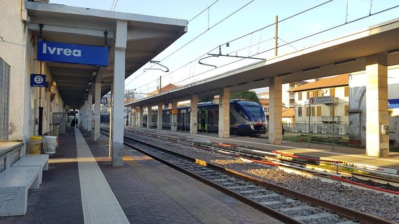 IVREA - Bloccata nell'ascensore guasto alla stazione, donna si sente male e finisce in ospedale