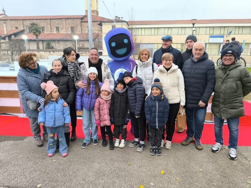 RIVAROLO CANAVESE - Inaugurata la pista di pattinaggio sul ghiaccio nel parco Spazio Elementare - FOTO e VIDEO