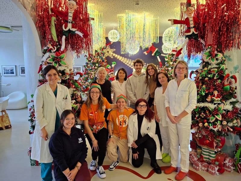 CHIVASSO - Pecco Bagnaia dal cuore d'oro, visita con la moglie Domizia i piccoli pazienti di Ugi e Regina Margherita