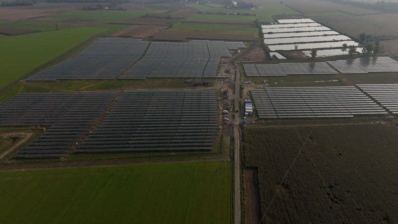 CANAVESE - Allarme degli agricoltori: «Siamo assediati dai campi fotovoltaici»