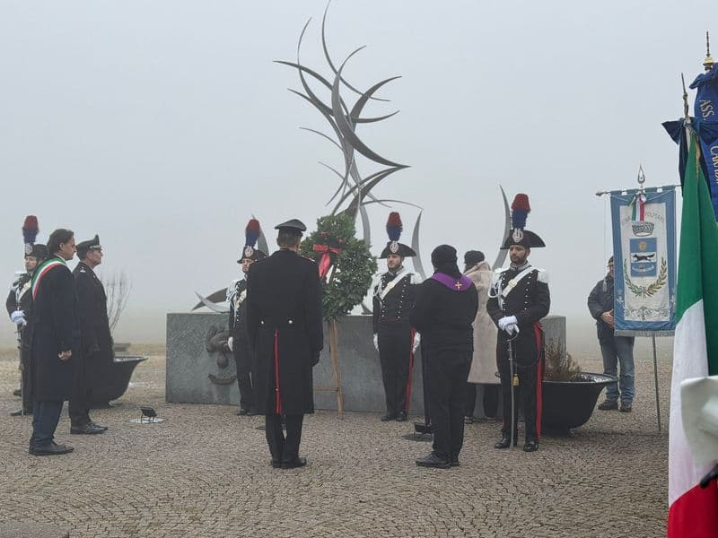 VOLPIANO - Commemorati i carabinieri morti nell'incidente aereo del 1998