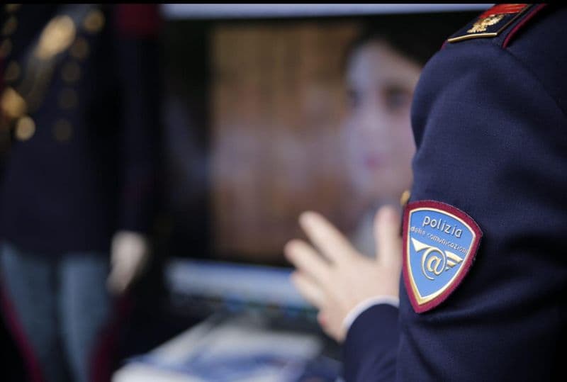 IVREA - Faceva rifornimento di gasolio con le carte carburante clonate: arrestato dalla polizia