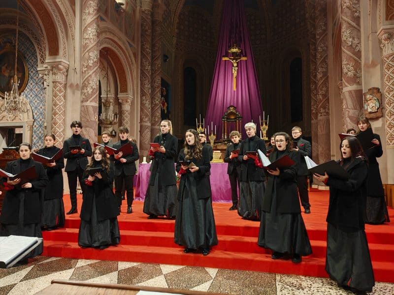 CASTELLAMONTE - Il coro Artemusica ha fatto vivere le emozioni del Natale