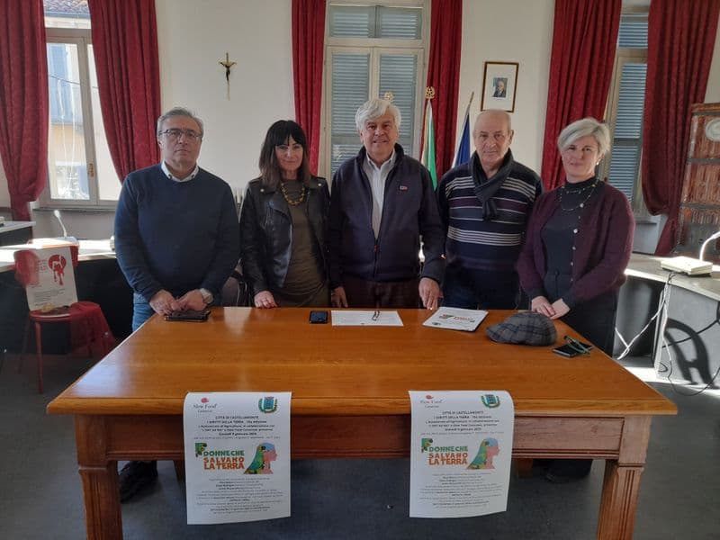 CASTELLAMONTE - Il corso di orticoltura bio compie 10 anni e celebra le donne che salvano la terra - FOTO e VIDEO
