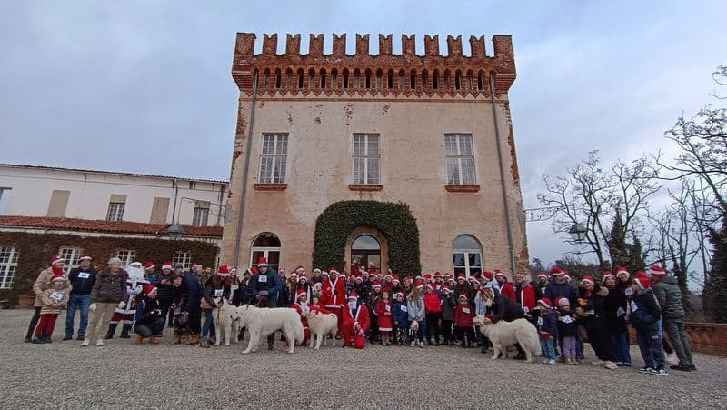 CASTELLAMONTE - Dallo scaricatore al castello a passo di allegria:  un successo la Babbo Walk - FOTO